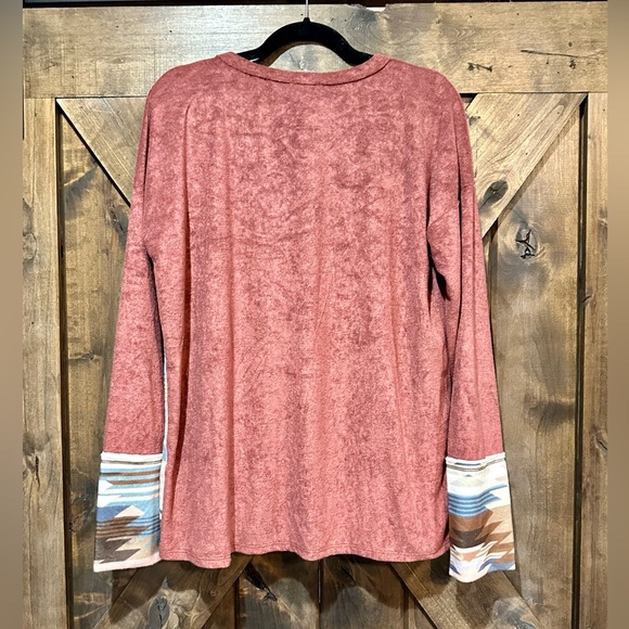 NWOT BiBi Long Sleeve Boho Aztec Thumb Hole Top Sz M - Picture 14 of 16